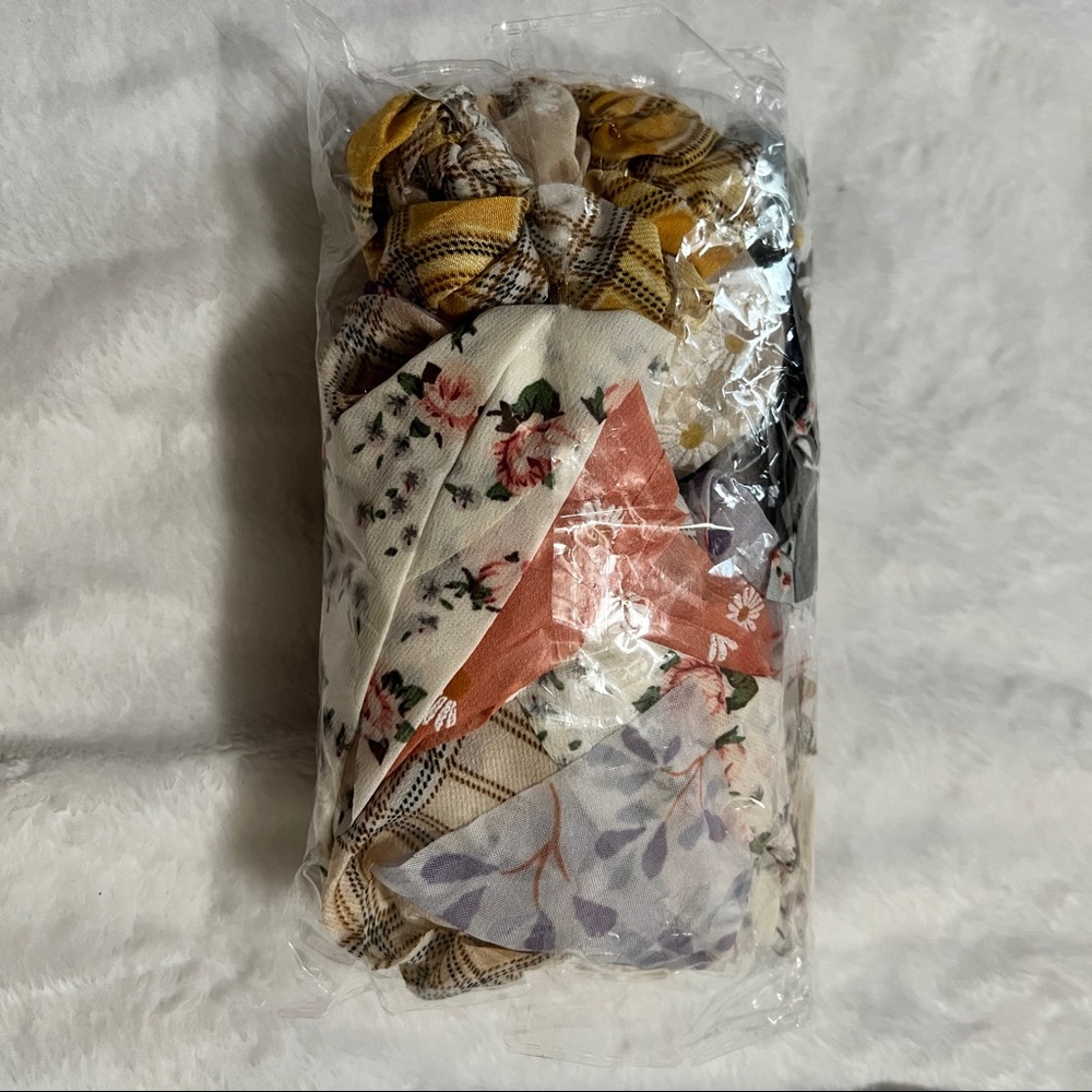 Set of 8 Scrunchie Scarfs - Picture 6 of 6